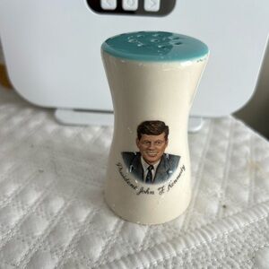 Vtg ceramic Salt shaker